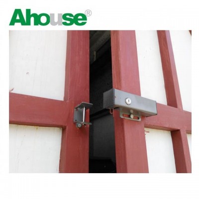 Protection lock for swing gate